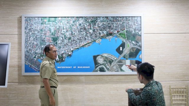Wali Kota Makassar Moh Ramdhan Pomanto menawarkan proyek Japparate ke Konsular Keduataan Besar Singapura Aaron Chee. Pertemuan keduanya berlangsung di Jalan Amirullah, Senin (3/04).