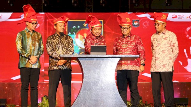 Peluncuran SILPPD secara simbolis dilakukan oleh Sekretaris Kemendagri Suhajar Diantoro, didampingi Direktur Jenderal Kemendagri Akmal Malik, Gubernur Sulawesi Selatan Andi Sudirman Sulaiman, Ketua APEKSI Bima Arya, dan Wali Kota Makassar Moh Ramdhan Pomanto di Hotel Four Points by Sheraton Makassar, Sabtu (29/04).