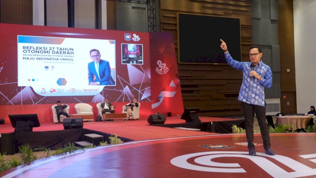 Ketua APEKSI Bima Arya pada Seminar Nasional bertajuk “Refleksi 27 Tahun Otonomi Daerah dalam Rangka Mewujudkan Otonomi Daerah Maju, Indonesia Unggul” di Hotel Four Points, Kamis (13/04).