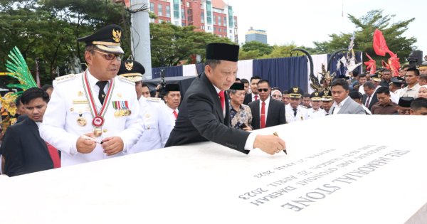 Mendagri Tito dan Danny Pomanto Bersama Ratusan Pimpinan Daerah Tanda Tangani Prasasti Hari Otda XXVII di Anjungan Losari
