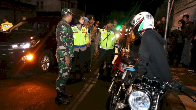 Sinergi Kapolres Magelang Kota dan Dandim 0705 Pimpin Patroli Skala Besar