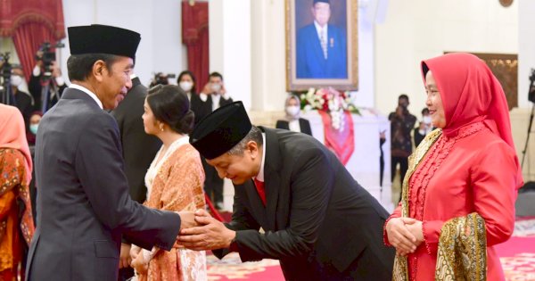 Presiden Jokowi Lantik Rycko Amelza Dahniel sebagai Kepala BNPT