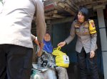 Rela Jalan Kaki, Kapolres AKBP Yolanda Sambangi Warga Rejowinangun Utara dan Kemirirejo Sambil Bagi Sembako