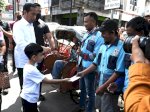 Akhir Pekan, Presiden dan Ibu Iriana Bagikan Bantuan untuk Pedagang dan Masyarakat