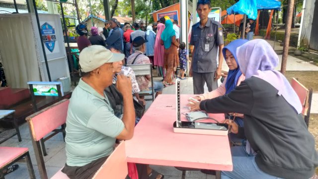 Pembagian Sembako untuk Jukir Dirangkaikan Pemeriksaan Kesehatan