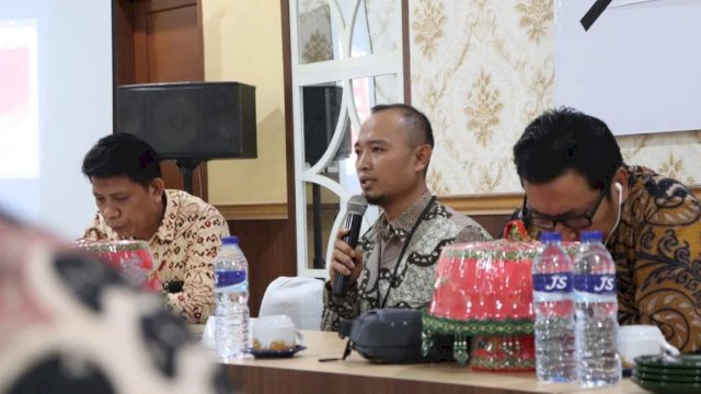 Foto bersama KPU-Bawaslu Jeneponto dalam rapat pleno terbuka rekapitulasi dan penetapan DPS, Kamis (6/4/2023) lalu. (IST)