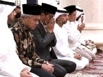 Presiden Jokowi dan Ganjar Pranowo Salat Tarawih di Masjid Raya Sheikh Zayed