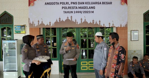 Kapolresta Magelang Pimpin Ijab Kabul Penyerahan Zakat Fitrah di Masjid Al Muttaqien