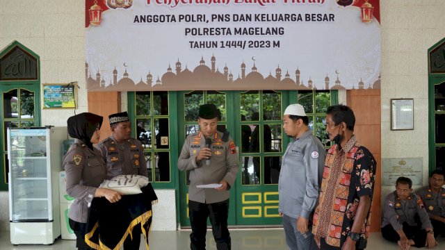 Kapolresta Magelang Pimpin Ijab Kabul Penyerahan Zakat Fitrah di Masjid Al Muttaqien