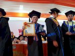 Wakil Ketua DPRD Tual Ali Mardana Raih Wisudawan Terbaik di UNM