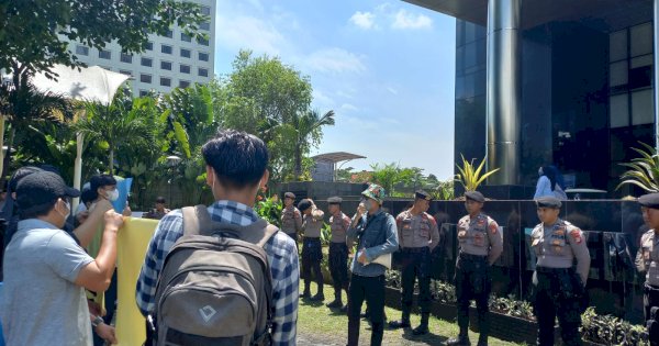 Usut Tuntas Keganjilan di BPJS Ketenagakerjaan, Puluhan Mahasiswa Gelar Aksi di Depan Gedung KPK