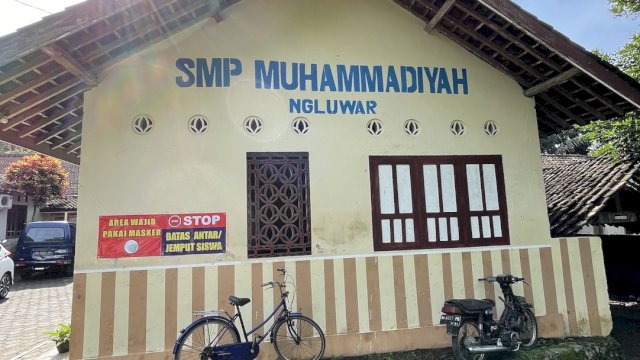 Tim Pengabdian UMY Sukses Renovasi Kamar Mandi SMP Muhammadiyah Ngluwar&nbsp;