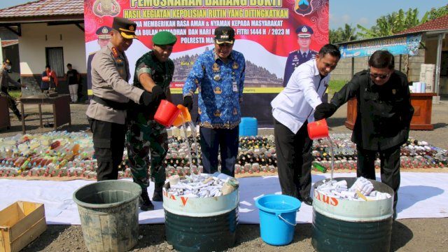 Bupati Apresiasi Polresta Magelang Musnahkan Ribuan Botol Miras dan Knalpot Brong