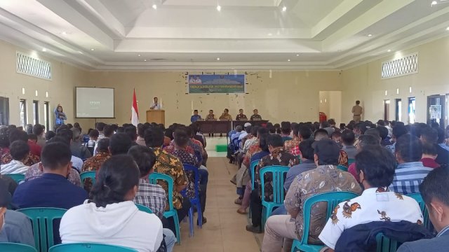 Keterangan Foto: Pembekalan Cakades di Aula Dinas Pendidikan Mamasa. (FOTO: Jupran/ HN)