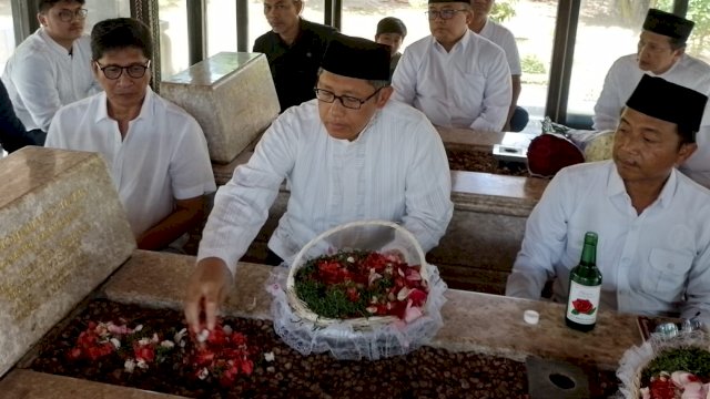 Ziarah Makam Bung Hatta, Anas: Sosok Teguh Dalam Demokrasi