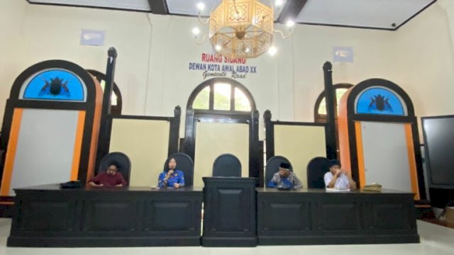 Dinas Kebudayaan (Disbud) Kota Makassar menggelar Tudang Sipulung bersama dewan kebudayaan, seniman dan budayawan sebagai rangkaian Hari Kebudayaan Tahun 2023 di ruang sidang Museum Kota Makassar, Senin (17/4).