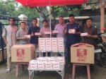 Kelompok Peduli Mawang Bagikan Ratusan Paket Berbuka dan Parcel Lebaran