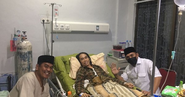 Legislator Hingga Mantan Pangdam Jenguk Pengamat Politik Arqam yang Terbaring Sakit