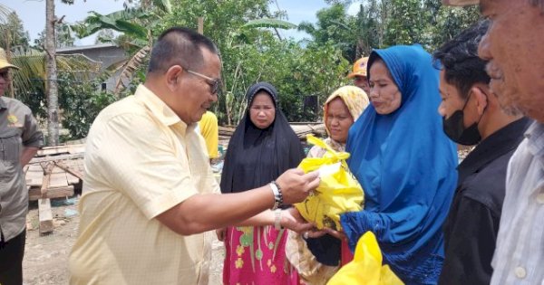 Muhammad Fauzi Salurkan Bantuan Kepada Korban Angin Puting Beliung di Desa Lara dan Tarobok