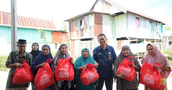 Semen Tonasa Tebar 6.200 Paket Sembako ke Masyarakat Pangkep