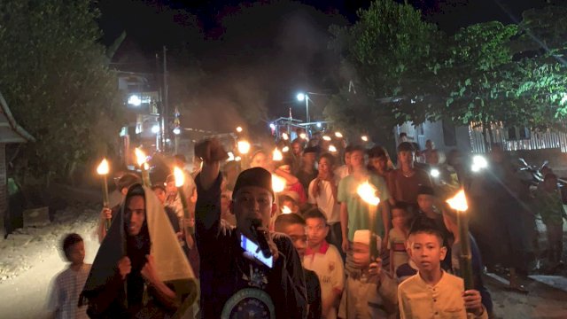 Meriahkan Malam Takbiran, Karang Taruna Tonrokassi Barat Gelar Pawai 1000 Obor