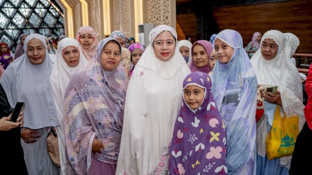Salat Ied di Masjid At-Taufiq, Puan Maharani Ajak Masyarakat Lebaran dengan Hati Gembira