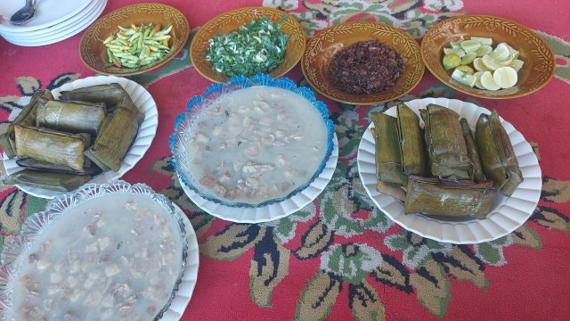 Hidangan Gantala Jarang dipadukan Buras dari Tamalatea, Jeneponto. (Dok. Aswin R/HN)