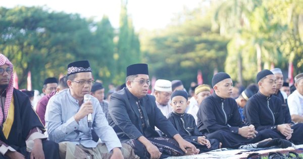 Diiringi Kumandang Gema Takbir di Halaman Kantor Semen Tonasa, Habib Hamid Serukan Silaturahmi dan Saling Peduli