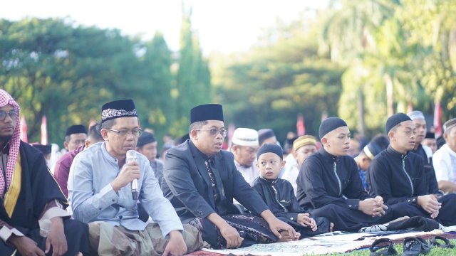 Diiringi Kumandang Gema Takbir di Halaman Kantor Semen Tonasa, Habib Hamid Serukan Silaturahmi dan Saling Peduli
