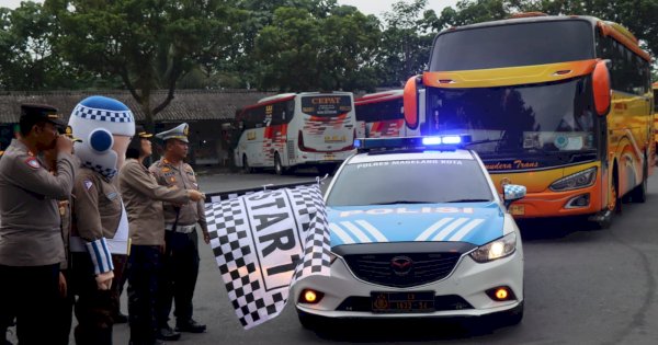 AKBP Yolanda Lepas Peserta Program Balik Gratis Bersama Polri di Terminal Tidar