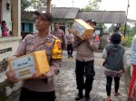 Sabtu Sore, Distrik Polsek Muntilan Jajaran Polresta Magelang Sinergi Bagi Sembako di Dusun Kutan