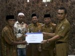 Serahkan Hibah Pemkot ke Masjid Nurul Ikhlas, Camat Tallo Harap Kemakmuran Masjid