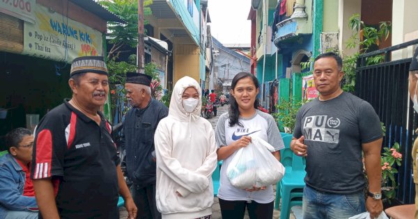 Perumda Parkir Makassar Raya Berbagi ke Warga Lorong di Bulan Suci