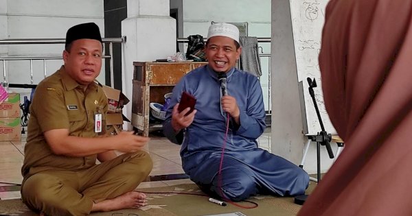 Duduk Bersila, Sekwan Dahyal Beri Semangat di Program Mengaji
