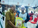 Jelang Lebaran, Bupati Jeneponto Serahkan Sembako Kepada Mustahik