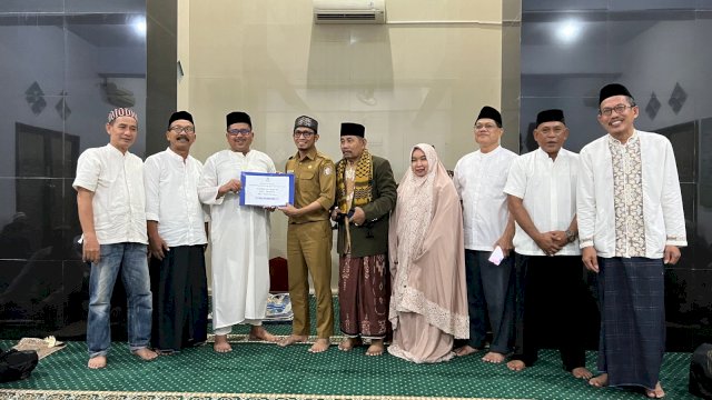 Pemkot Makassar Serahkan Dana Hibah Dua Masjid di Kelurahan Bitowa