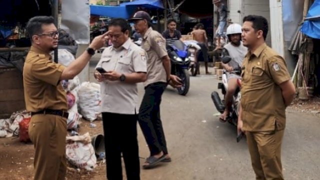 Kepala Dinas Perdagangan (Kadisdag) Kota Makassar Arlin Ariesta meninjau Pasar Terong Makassar jelang kunjungan Menteri Perdagangan (Mendag) Zulkifi Hasan, Selasa (02/05).