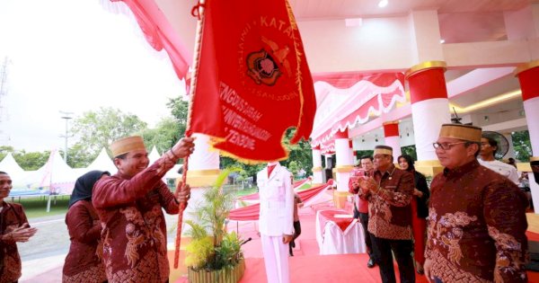 Danny-Fahsar Kompak Lantik Pengurus IKA Unhas Bone