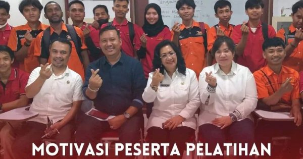Kadisnaker Nielma Palamba Beri Motivasi ke Operator Alat Berat