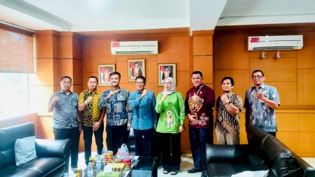 Disbud Kunjungan ke PN Makassar, Bahas Destinasi Wisata dan Serahkan Sertifikat BCB