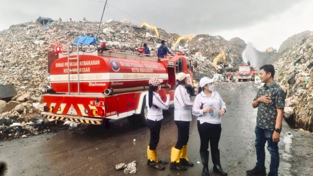 DLH Makassar Mengurangi Bau Sampah di TPA Dengan Penyemprotan Larutan Eco Enzyme