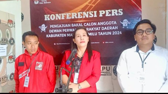 PSI Mamasa mendaftarkan bacaleg ke KPU Mamasa, Minggu (14/5). Dok. Jupran/HN