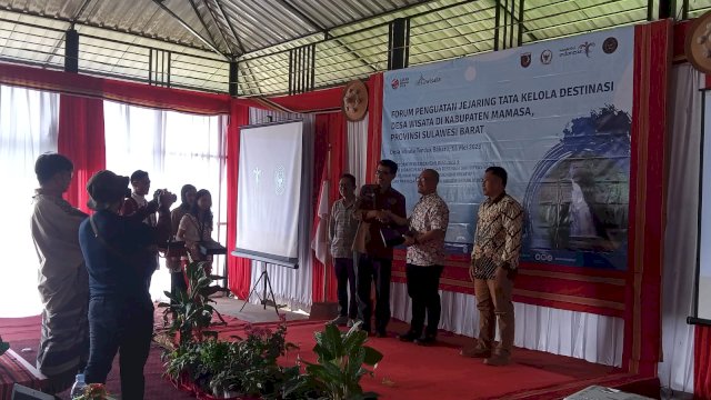 Dorong Pariwisata Mamasa Menggeliat, Anggota DPR RI – Kemenpar Lakukan Ini di Desa Tondok Bakaru