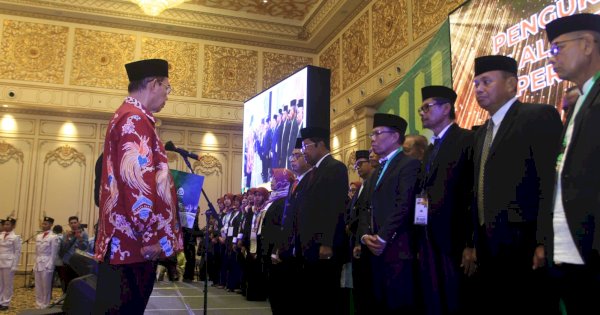 Dikukuhkan Sebagai Ketum BPP IKA UINAM, Idrus Marham Ajak Alumni Bermanfaat ke Masyarakat