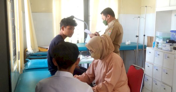 Diduga Keracunan Makanan, Puluhan Warga Umbulsari Dilarikan ke Puskesmas Windusari