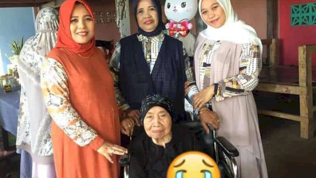 Hajja Nintang semasa hidup (bawah). 