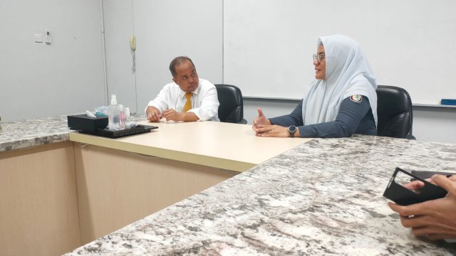 Dirut Perumda Parkir Makassar Raya (kanan) berkoordinasi dengan manajemen Hotel Claro. 