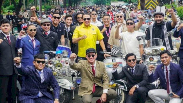 Bamsoet lepas konvoi Scooter Riding Vespa dalam event Jakarta Mods May Day 2023. Foto: Istimewa 