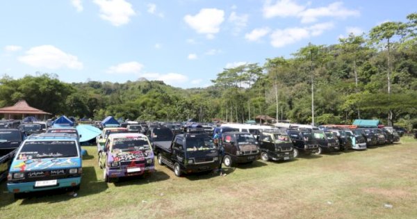 Ribuan Komunitas Mitsubishi L300 Kopdarnas di Candi Banyunibo Yogyakarta