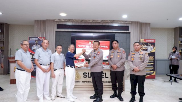Polda Sulsel Terima Bantuan Paket Sembako dari Tzu Chi untuk Dibagikan ke Warga